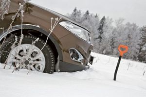 Що робити, якщо машина застрягла в снігу