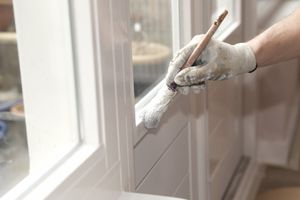 Фарбування дерев'яних вікон без зайвих проблем