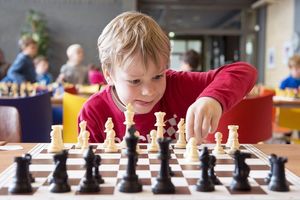 Навіщо дитині потрібно займатися шахами